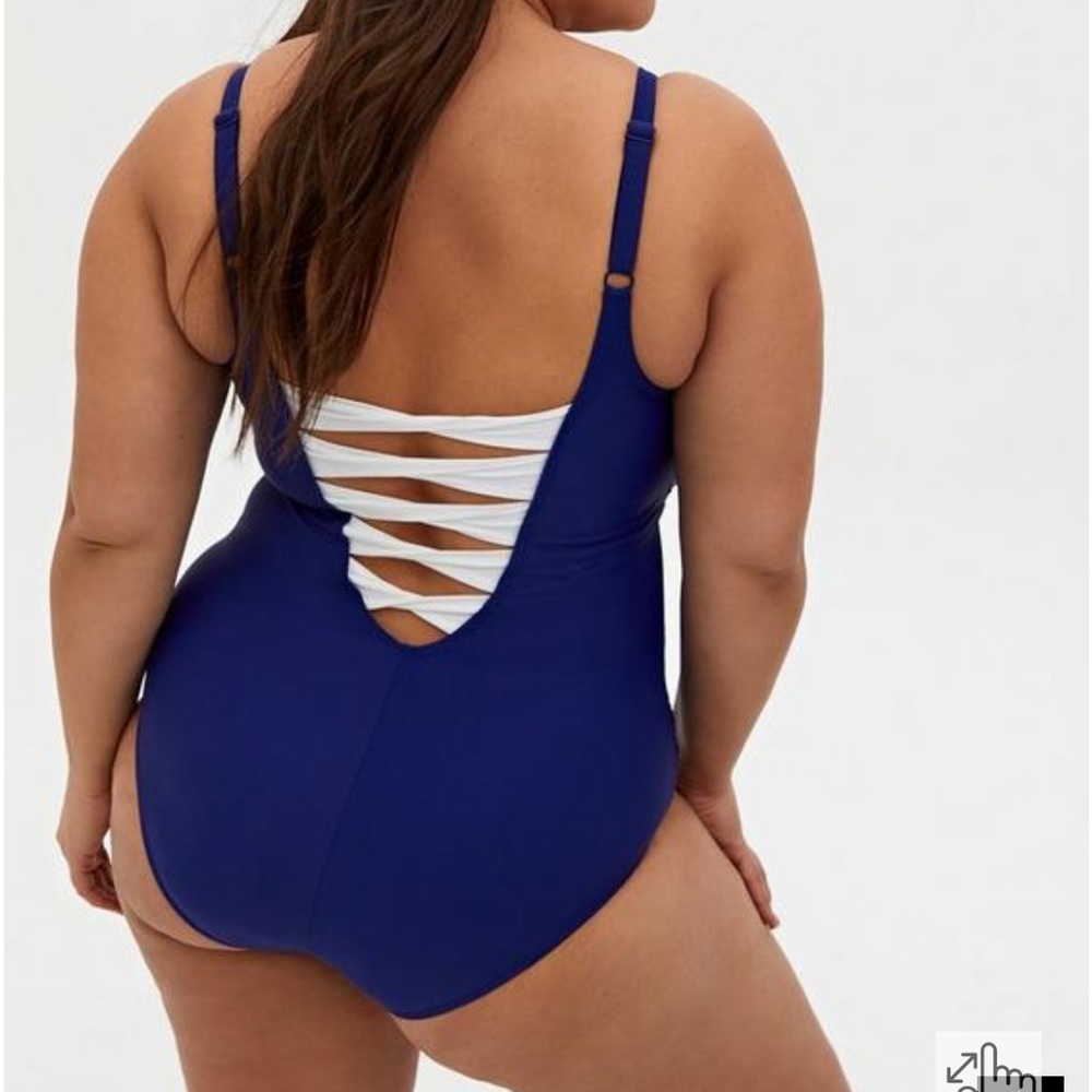 Torrid One Piece Blue and White Bathing Suit Size 3 Soft Cup Ruched